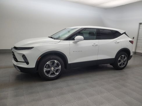 Used 2024 Chevrolet Blazer LT FWD image 2