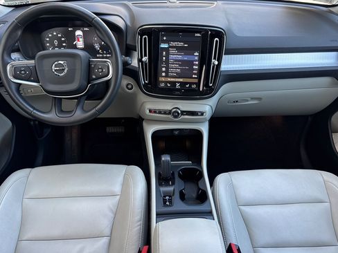 Used 2019 Volvo XC40 T5 Momentum AWD/4WD image 16