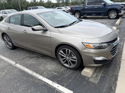 Used 2024 Chevrolet Malibu LT FWD image 2