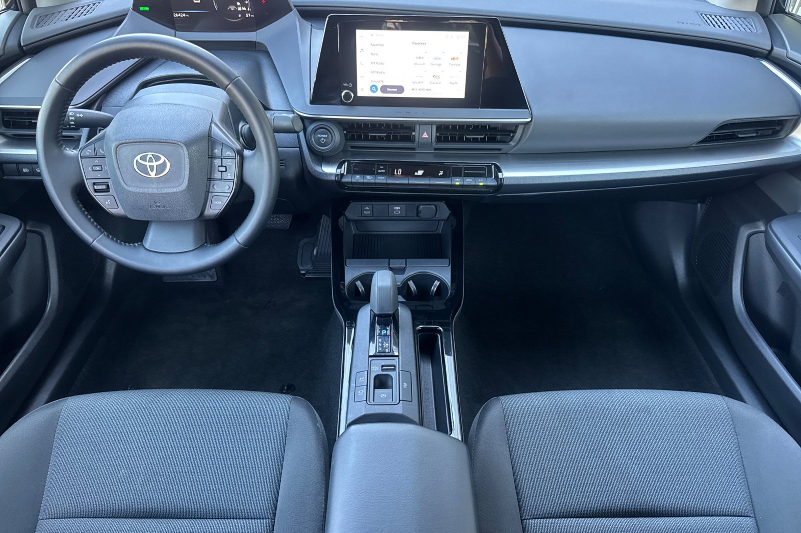 Used 2025 Toyota Prius LE FWD image 11