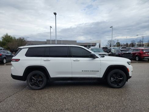 Used 2023 Jeep Grand Cherokee L Laredo image 8