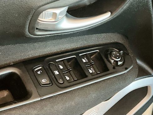 Used 2020 Jeep Renegade Sport FWD image 17