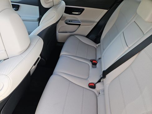 Certified 2025 Mercedes-Benz GLC 300 image 29