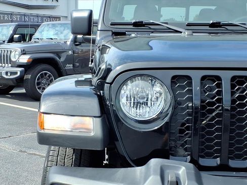 Used 2023 Jeep Gladiator Sport AWD/4WD image 21