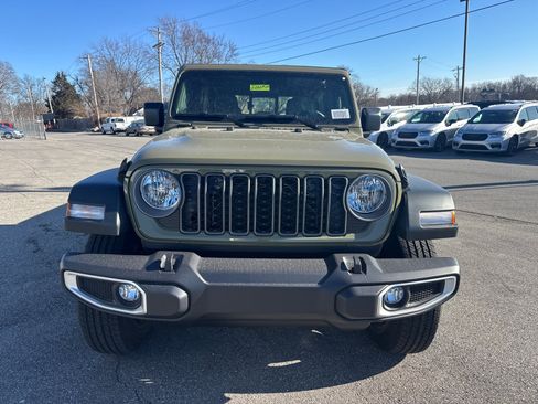 New 2026 Jeep Gladiator Sport image 2