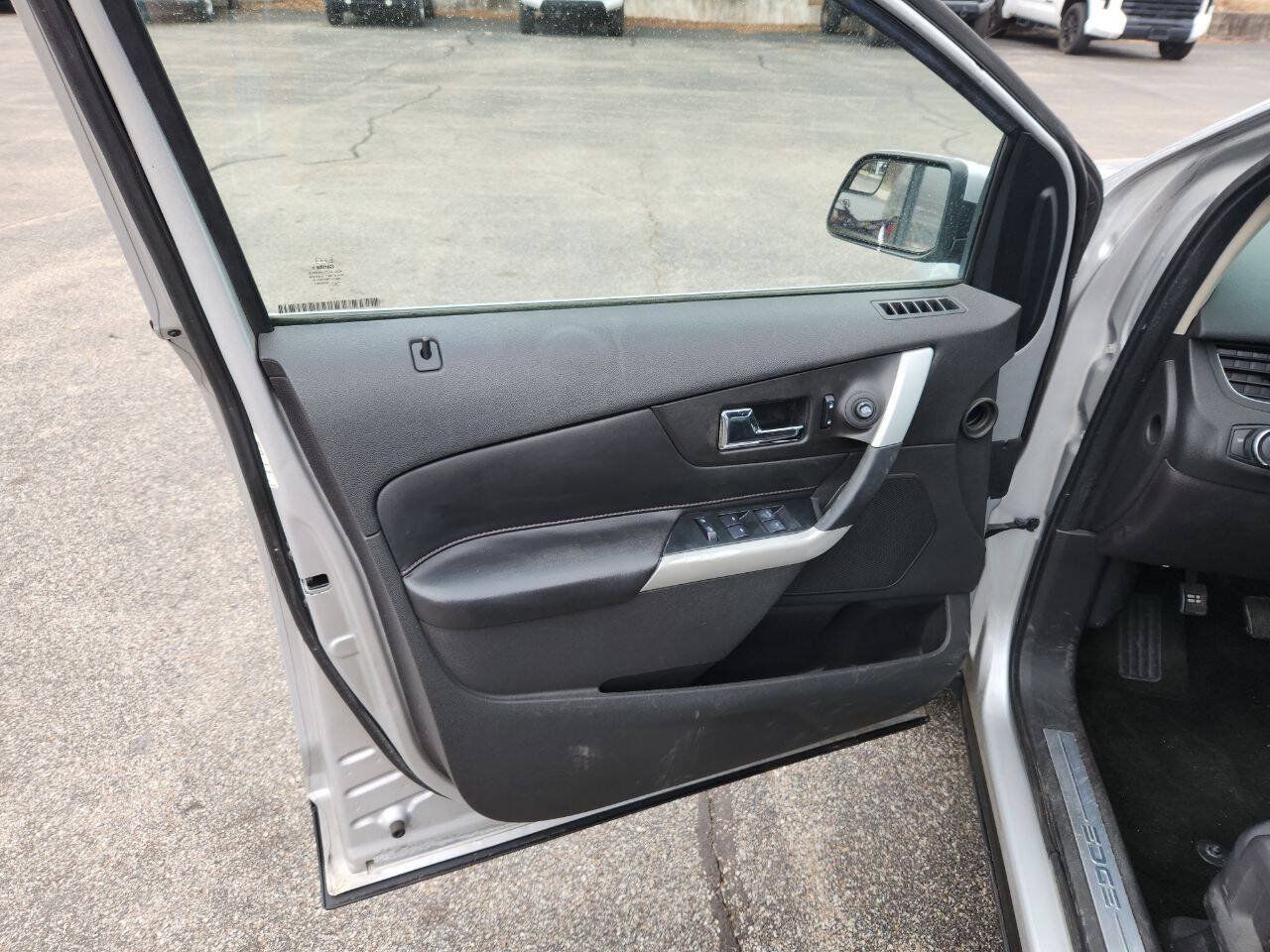 Used 2013 Ford Edge Limited FWD image 10