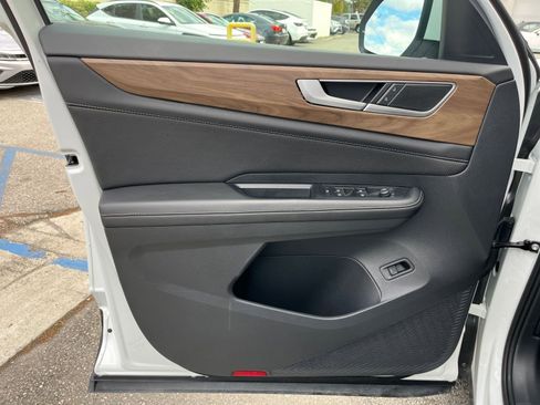 Used 2025 Volkswagen Atlas SE image 20