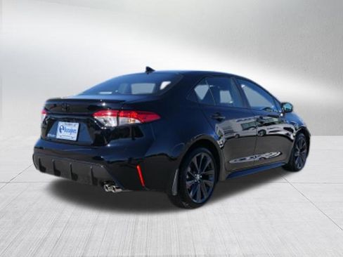 Used 2025 Toyota Corolla SE image 3