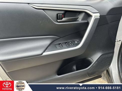Used 2019 Toyota RAV4 LE w/ Carpet Mat Package AWD/4WD image 18