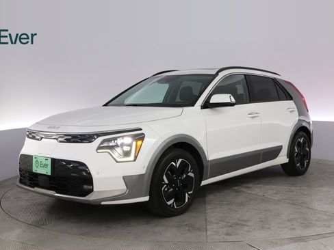 Used 2024 Kia Niro Wave w/ Wave Preserve Package FWD image 2