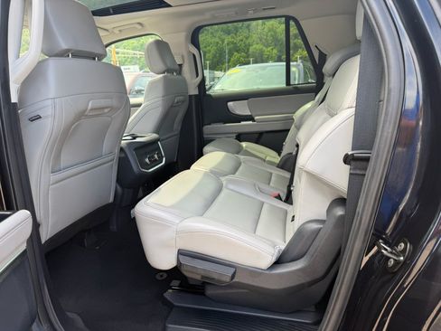 Used 2025 Ford Expedition Max Active AWD/4WD image 7