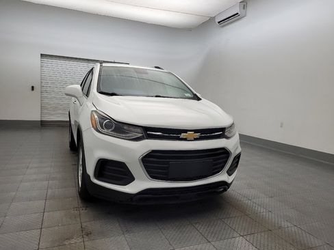 Used 2019 Chevrolet Trax LT w/ LT Convenience Package FWD image 14