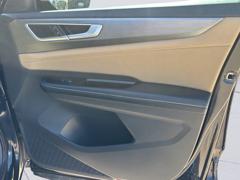 Used 2024 Volkswagen Atlas Cross Sport SE w/ Panoramic Sunroof Package FWD image 9