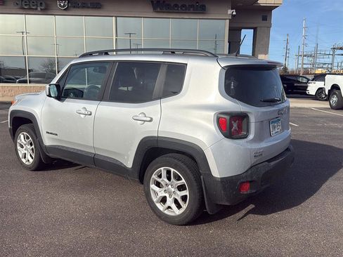 Used 2016 Jeep Renegade Latitude w/ Cold Weather Group image 5