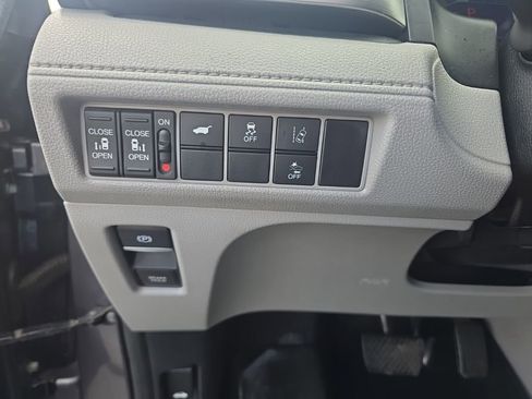 Used 2018 Honda Odyssey EX-L image 17