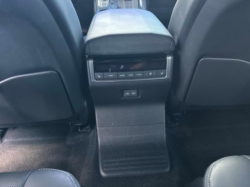 Used 2024 Lexus GX 550 w/ Accessory Package (Z1) AWD/4WD image 17