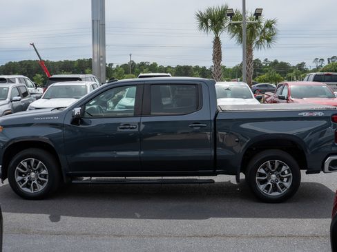 Certified 2022 Chevrolet Silverado 1500 LT AWD/4WD image 6