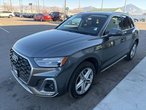 Used 2022 Audi Q5 e Premium w/ Convenience Package image 3