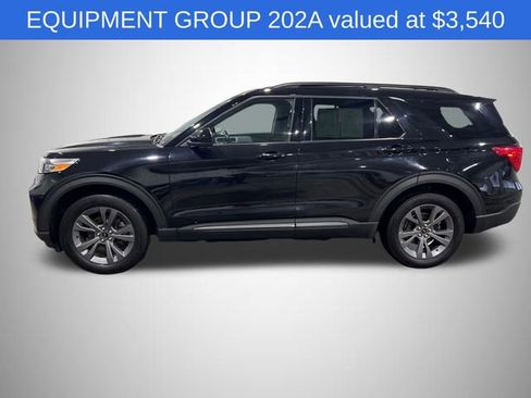 Used 2022 Ford Explorer XLT w/ Equipment Group 202A image 2