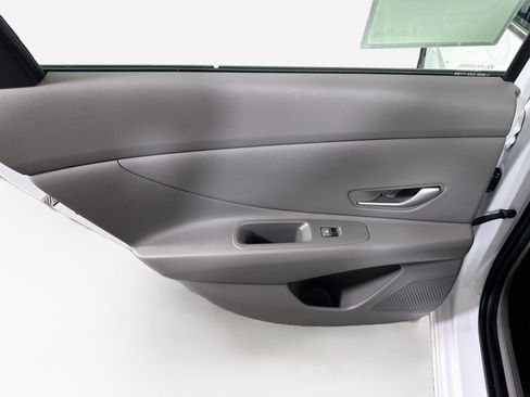Used 2025 Hyundai Elantra SEL FWD image 27