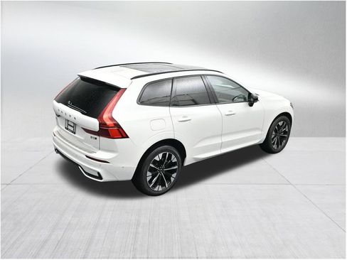 New 2026 Volvo XC60 B5 Plus w/ Protection Package Premier AWD/4WD image 17