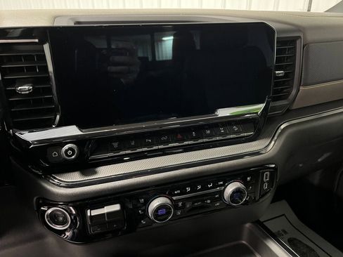 Used 2025 Chevrolet Silverado 2500 ZR2 w/ Technology Package image 7