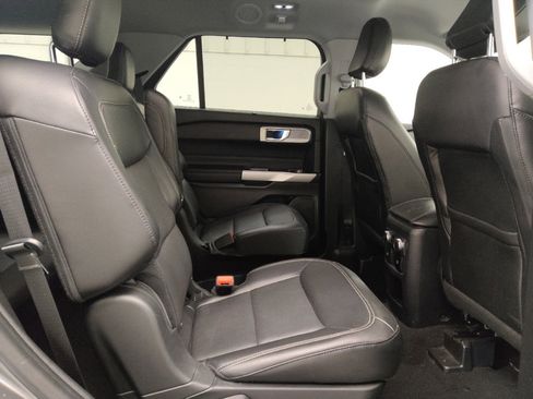 Used 2021 Ford Explorer Limited w/ Equipment Group 301A AWD/4WD image 19