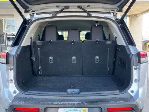 Used 2025 Nissan Pathfinder SV image 33