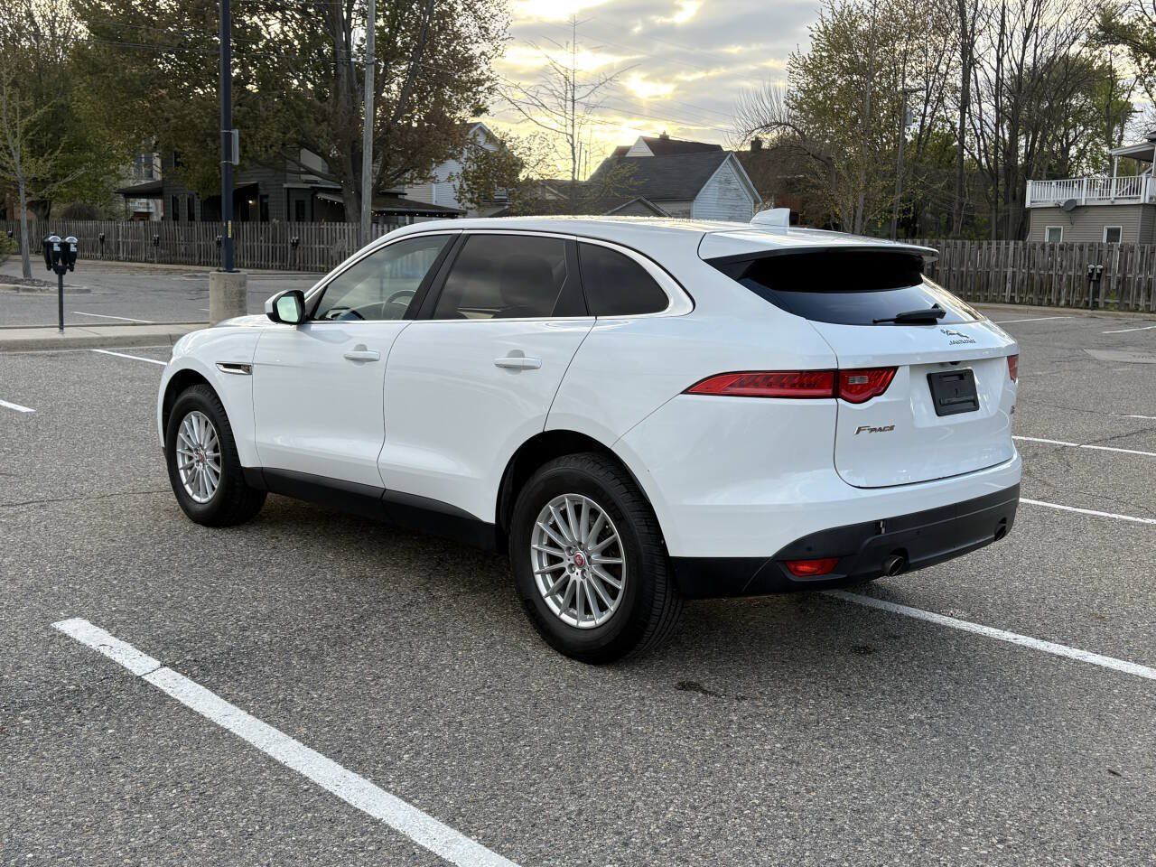 Used 2019 Jaguar F-PACE AWD/4WD image 16