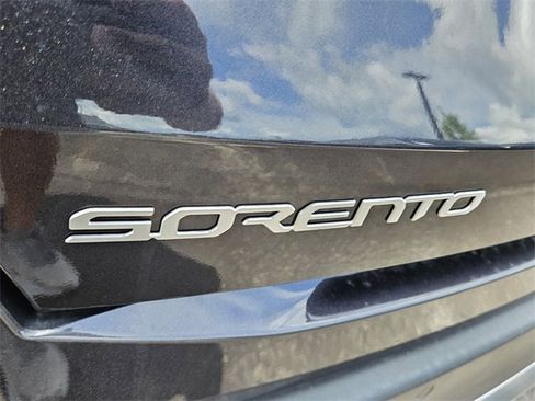 New 2025 Kia Sorento S w/ Panoramic Sunroof Package image 9