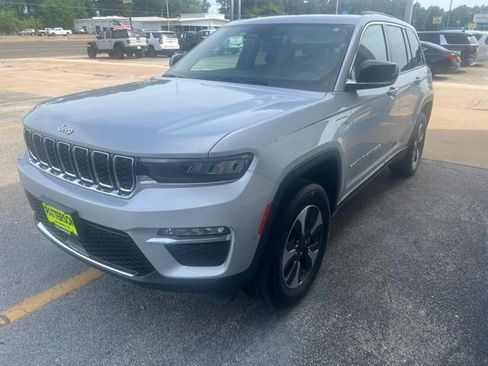 Used 2024 Jeep Grand Cherokee Limited 4xe AWD/4WD image 6