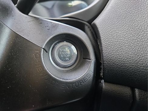 Used 2023 Jeep Renegade Latitude AWD/4WD image 18