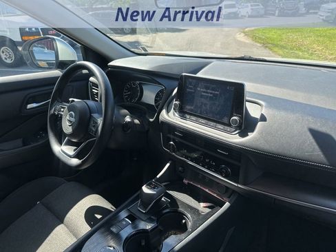 Used 2024 Nissan Rogue SV AWD/4WD image 3