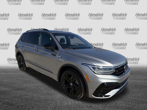 Used 2023 Volkswagen Tiguan SE R-Line image 2