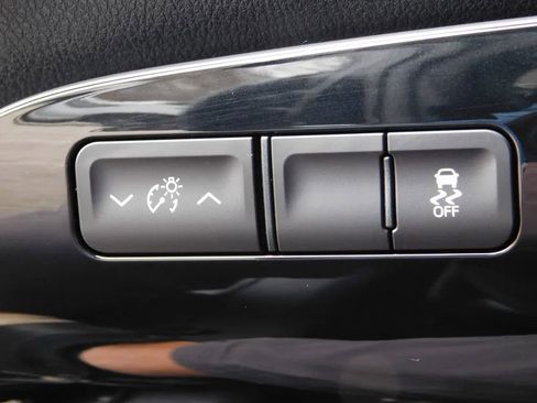 Used 2016 Toyota Prius Two image 21