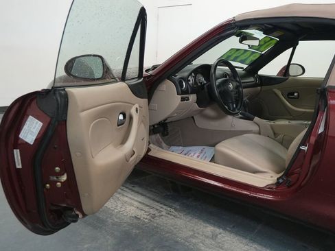 Used 2003 MAZDA MX-5 Miata image 17