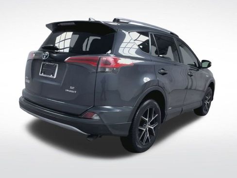 Used 2018 Toyota RAV4 SE image 8