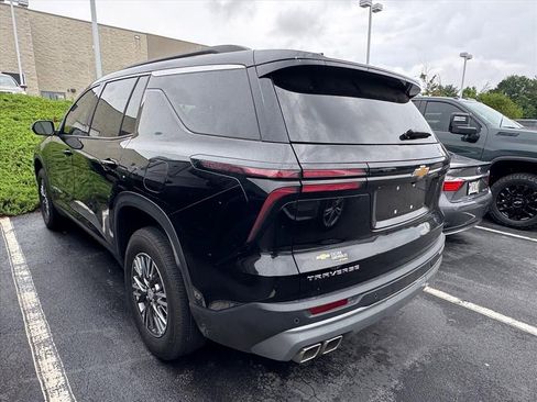 Used 2026 Chevrolet Traverse LT FWD image 8
