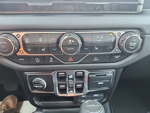 New 2026 Jeep Gladiator Sport AWD/4WD image 7