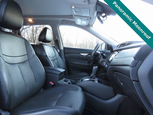 Used 2017 Nissan Rogue SL w/ SL Premium Package image 13