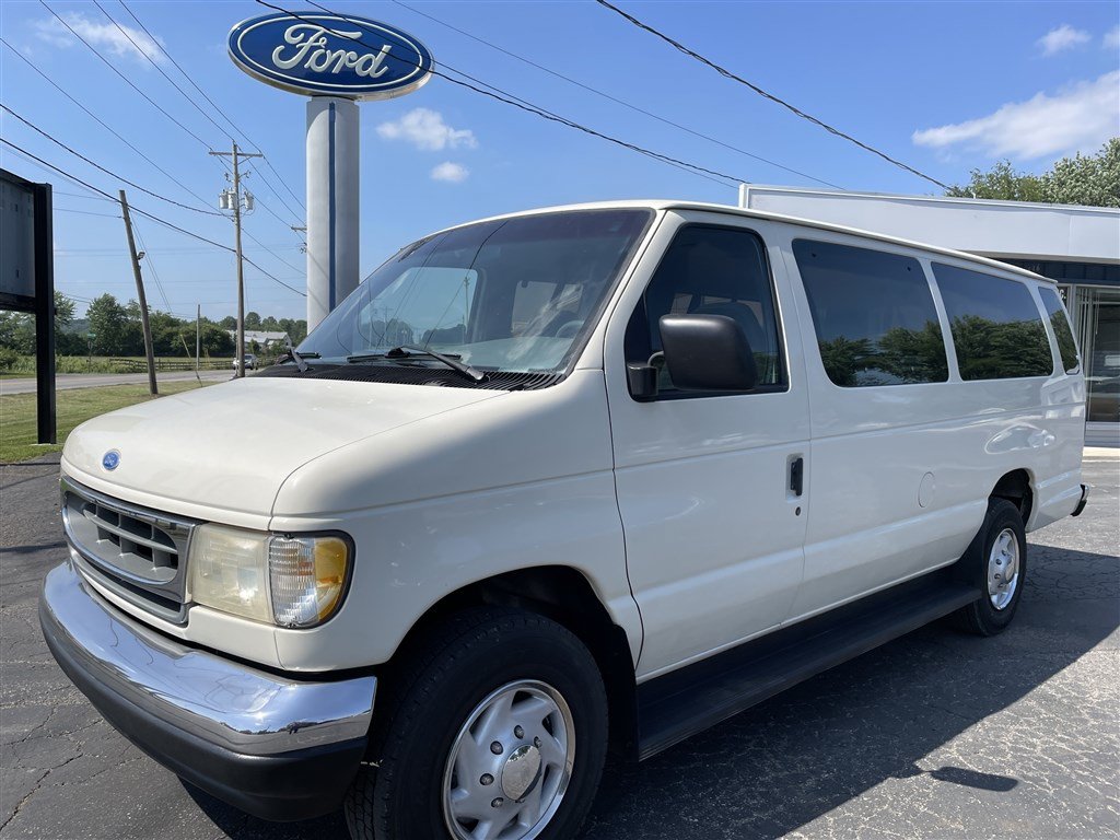 Used 2000 Ford E-350 and Econoline 350 XLT RWD image 3