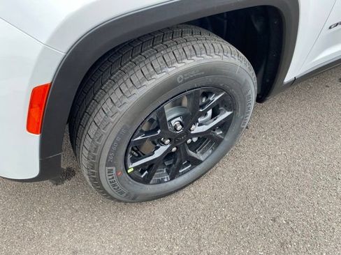 Used 2026 Jeep Grand Cherokee Altitude AWD/4WD image 28