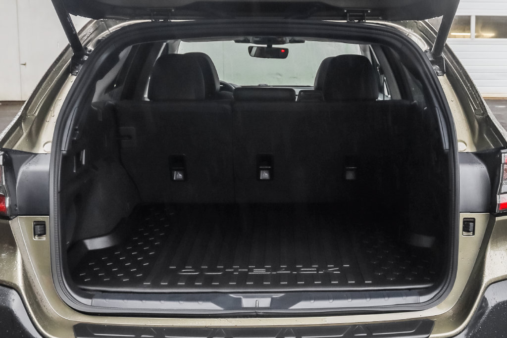 Used 2025 Subaru Outback Limited AWD/4WD image 19
