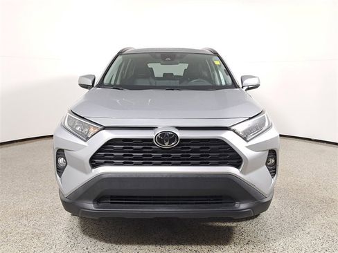 Used 2021 Toyota RAV4 XLE Premium image 3