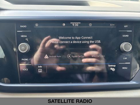 Used 2022 Volkswagen Taos SE w/ Panoramic Sunroof Package image 25