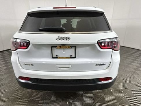 Used 2022 Jeep Compass Latitude w/ Convenience Group AWD/4WD image 3