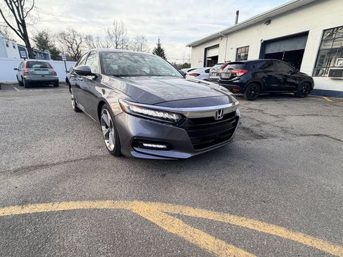 Used 2018 Honda Accord Touring image 4