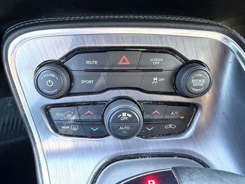 Used 2018 Dodge Challenger R/T image 19