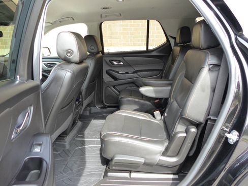 Used 2020 Chevrolet Traverse RS FWD image 36