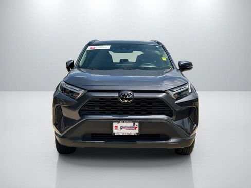 Used 2022 Toyota RAV4 XLE AWD/4WD image 2